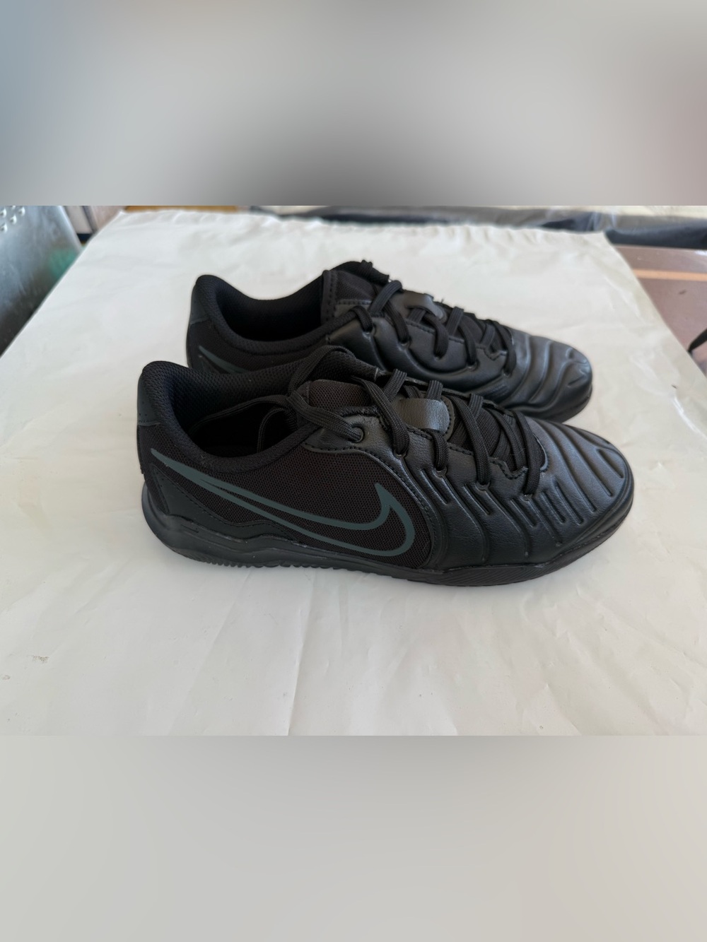 “SIZE 3.5Y” GIRLS Nike Kids’ Legend Club Soccer Shoes